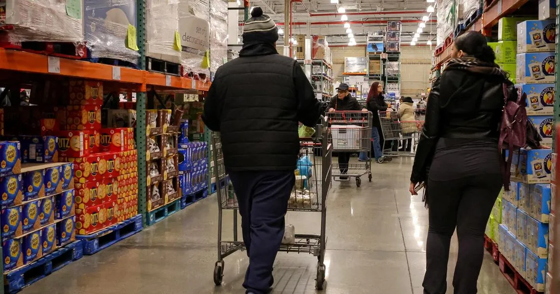 AI Investment Powers US GDP Growth Amid Mixed Consumer Signals