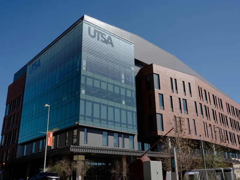 AI Revolutionizes Computer Science Education in Texas Amid Job Market Struggles