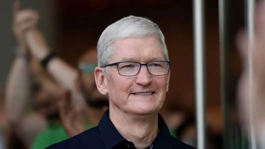 Apple Debuts a Clear AI Strategy. It Hopes to Spur iPhone Sales.