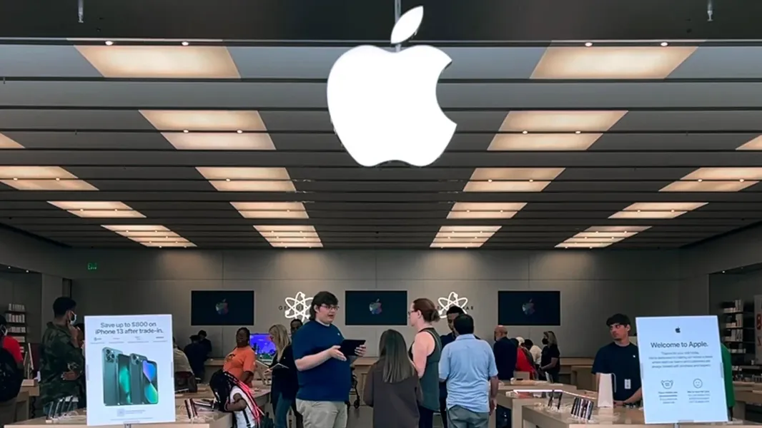 Apple Live Notes pilot records and summarizes Genius Bar conversations
