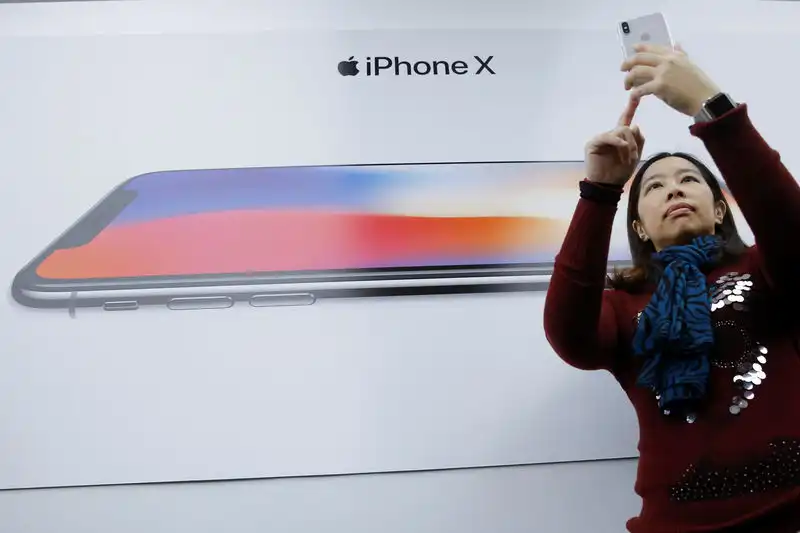 Apple to use its own server chips for AI features
