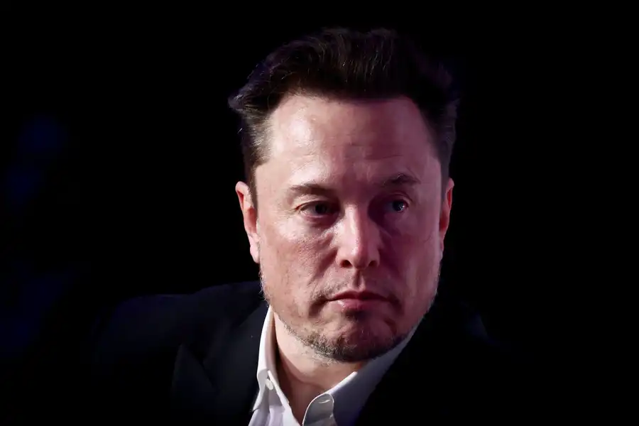 Elon rages that Apple is endangering users by linking up with OpenAI