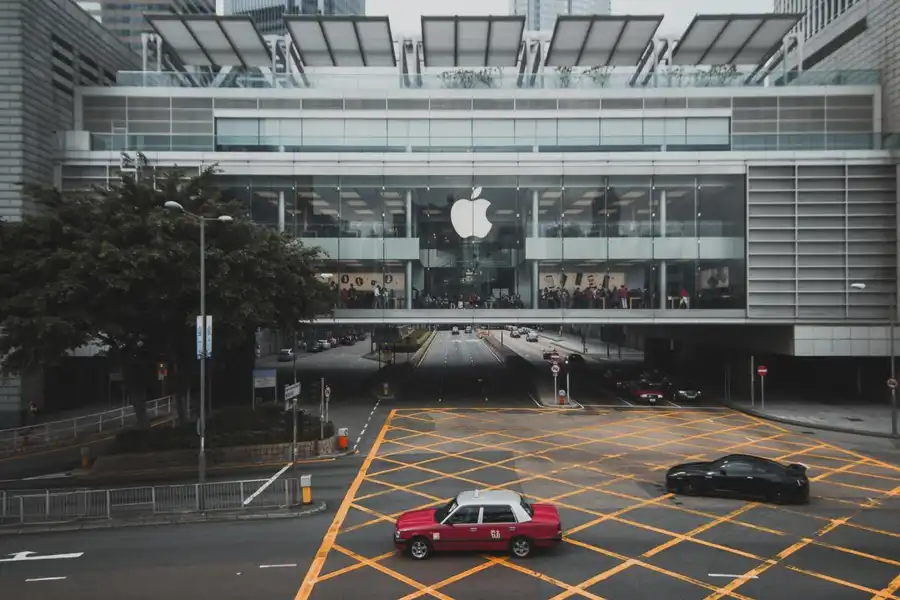 Famous Analyst Thinks Apple Inc (NASDAQ:AAPL) is a Better AI Investment Than Nvidia(NVDA) — Here’s Why