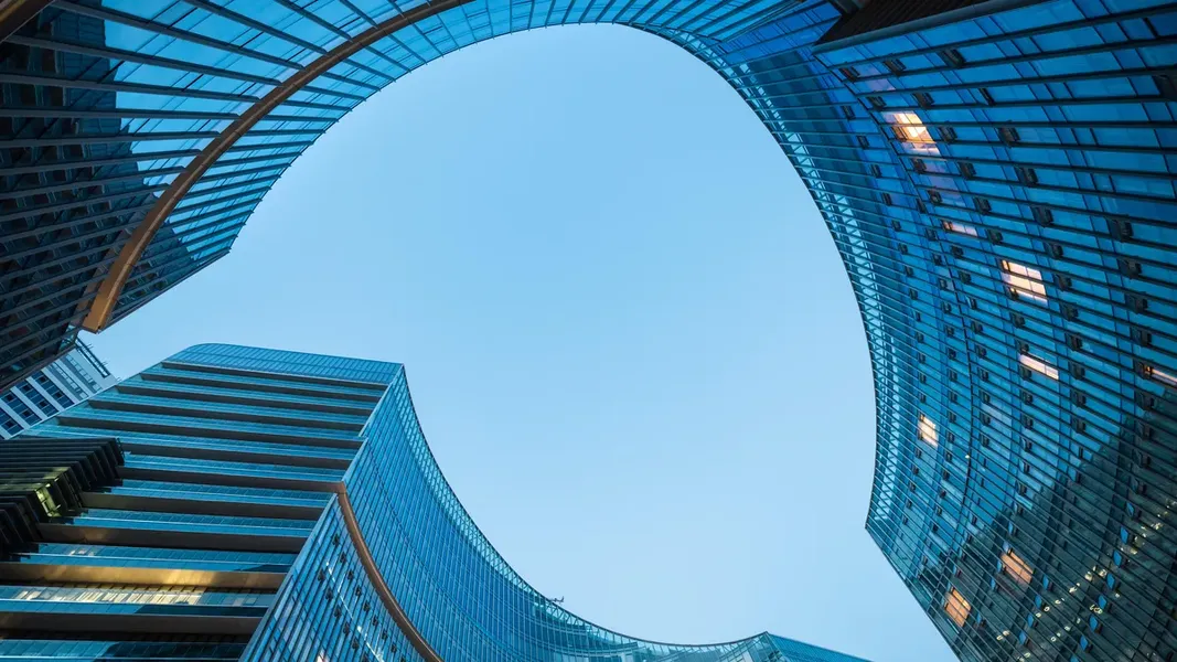 AI in field service hits 95% adoption, but data silos and training gaps limit ROI