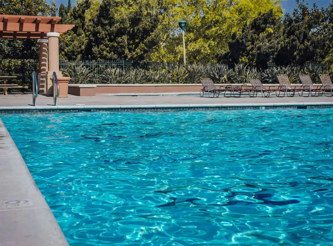 Outdoor Swimming Pool Builders Providing Tailored Pool Projects for Any Garden